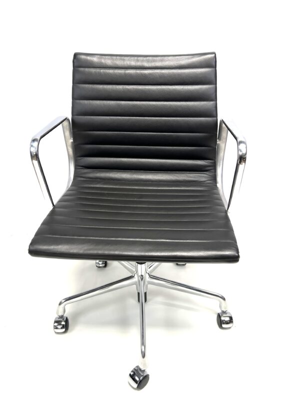 Herman Miller Eames Management Chair