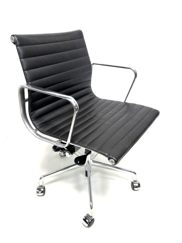 Herman Miller Eames Management Chair - Image 2