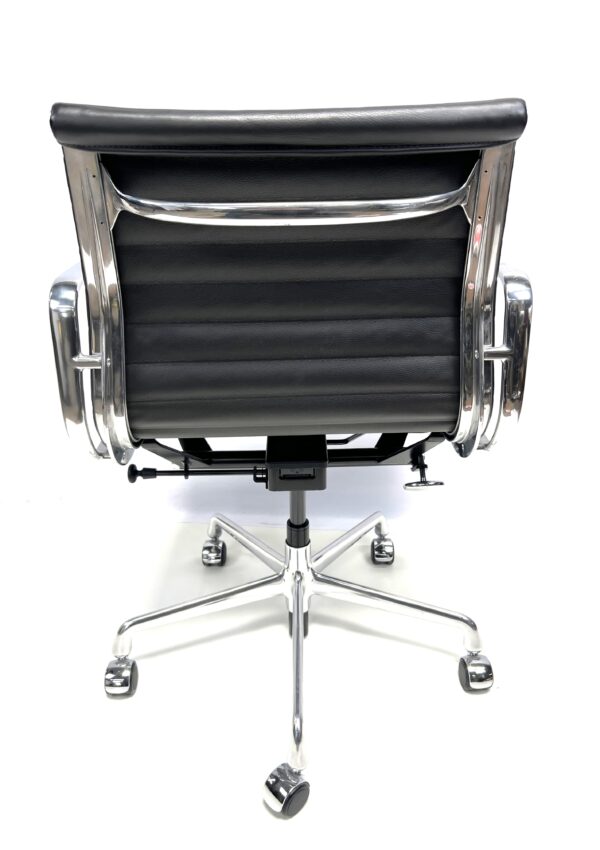 Herman Miller Eames Management Chair - Image 4